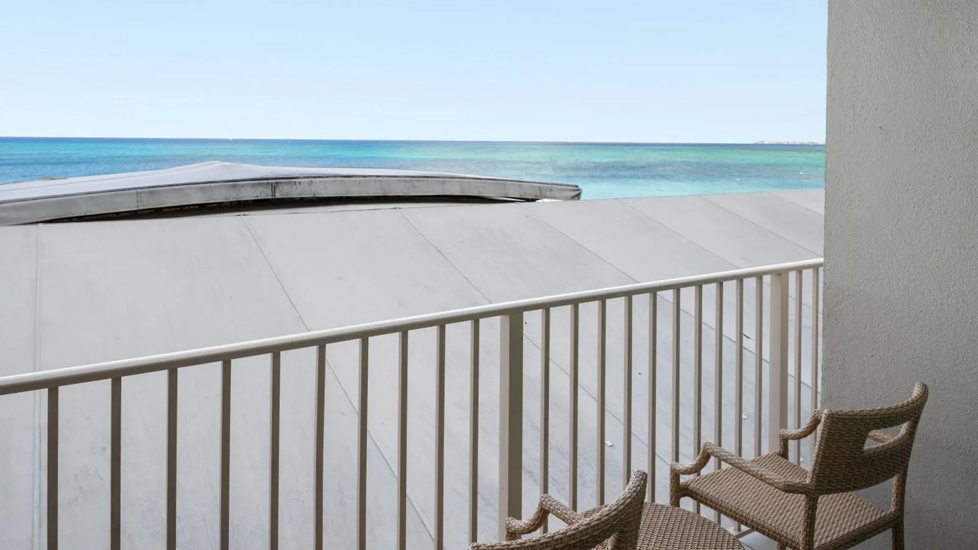 ****  Grand Cayman Marriott Resort Джорджтаун Каймановы острова